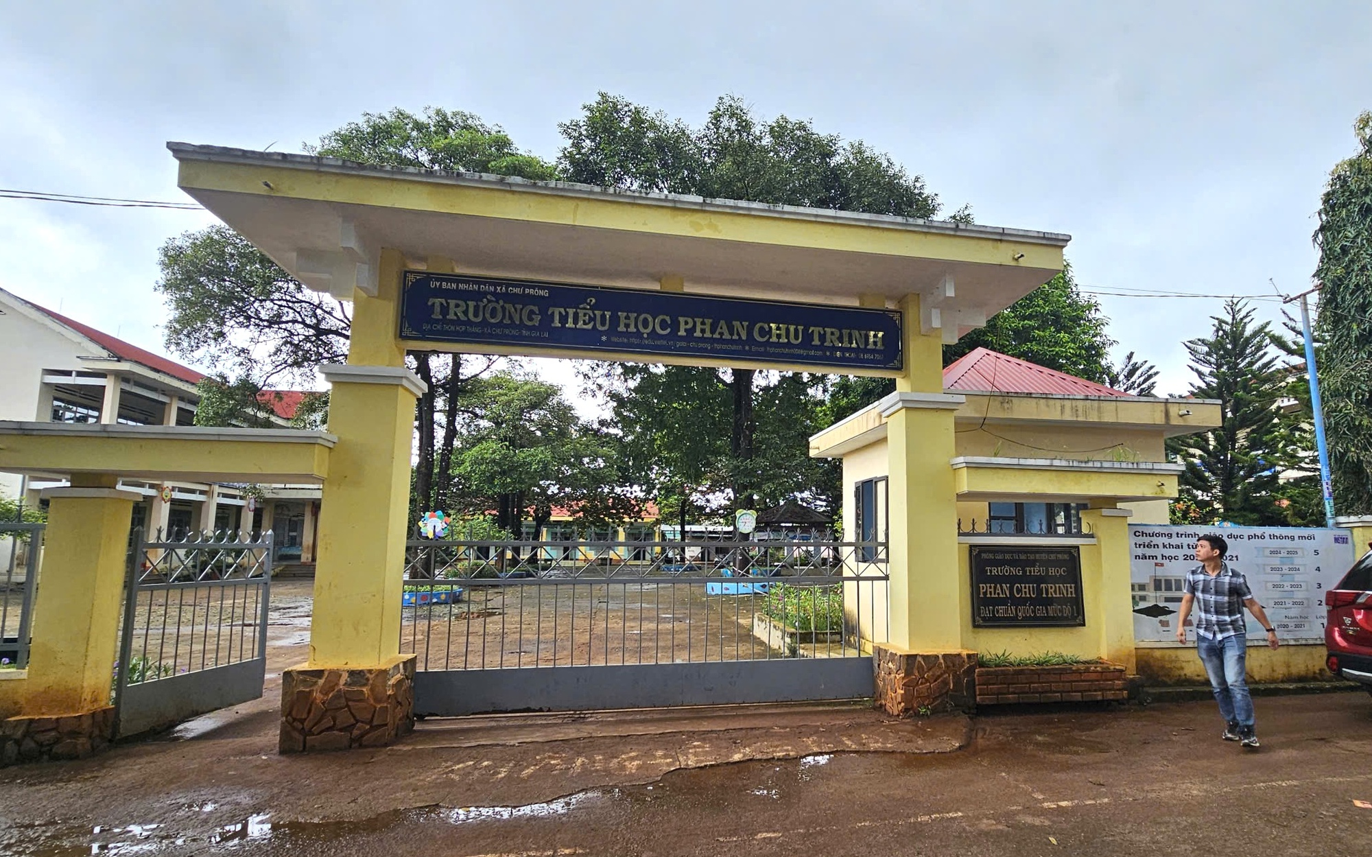 Vụ "Cho&aacute;ng v&aacute;ng" khoản thu đầu năm một trường miền n&uacute;i: Trả lại một số khoản tiền- Ảnh 1.