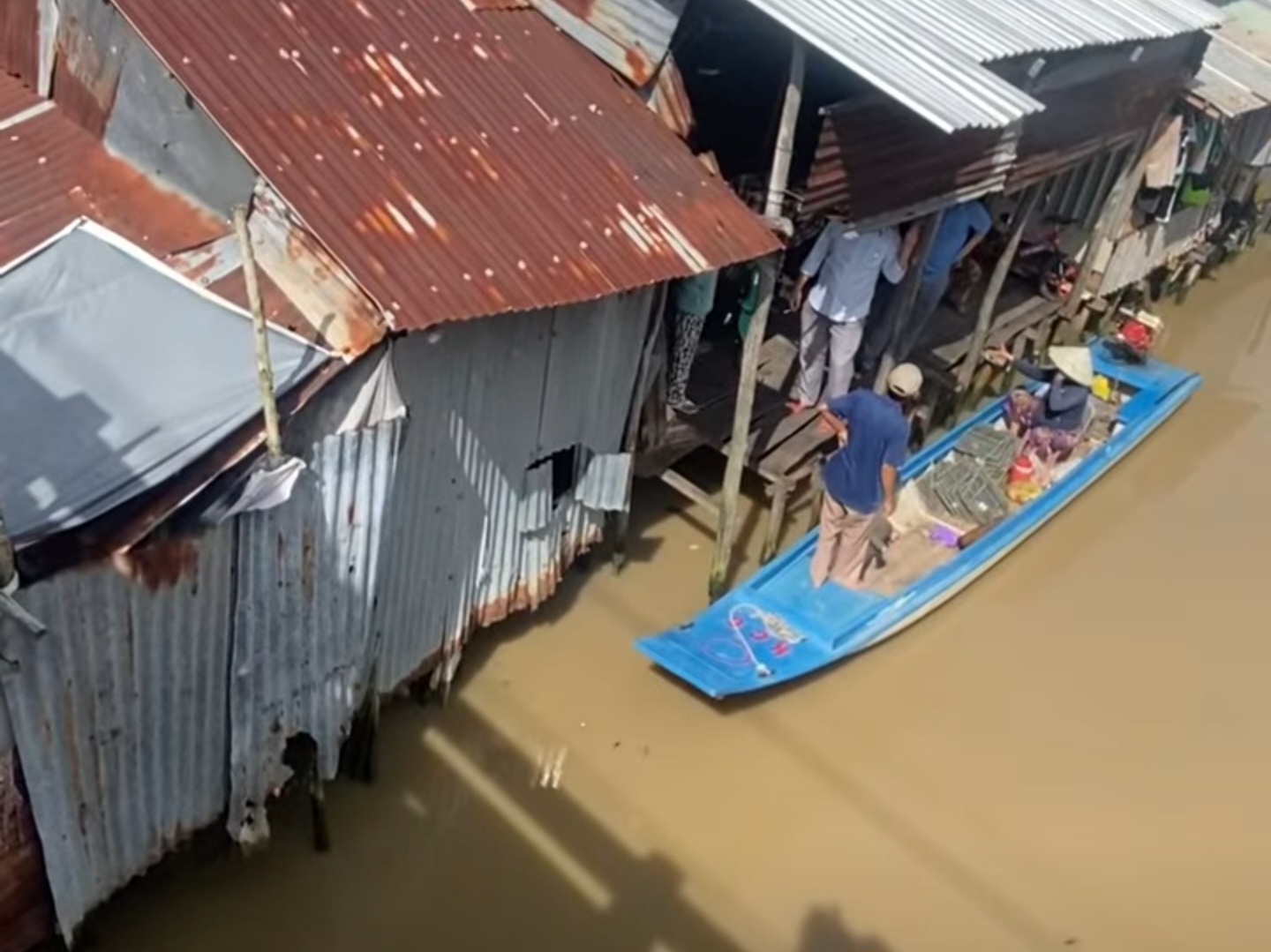 Bé 4 tháng tuổi ở An Giang nghi rơi xuống sông mất tích khi đang ngủ- Ảnh 3. Bé 4 tháng tuổi ở An Giang nghi rơi xuống sông mất tích khi đang ngủ- Ảnh 3.