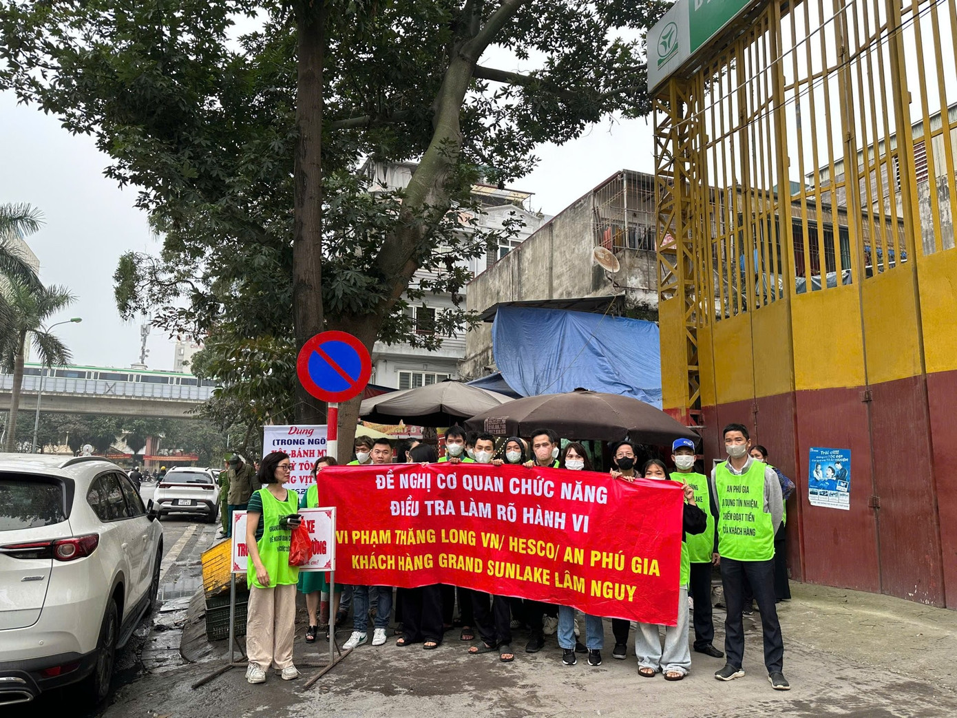 Hàng trăm khách hàng 'sốc' khi nhận thông báo thu hồi căn hộ từ chủ đầu tư Grand Sunlake- Ảnh 1. Hàng trăm khách hàng 'sốc' khi nhận thông báo thu hồi căn hộ từ chủ đầu tư Grand Sunlake- Ảnh 1.