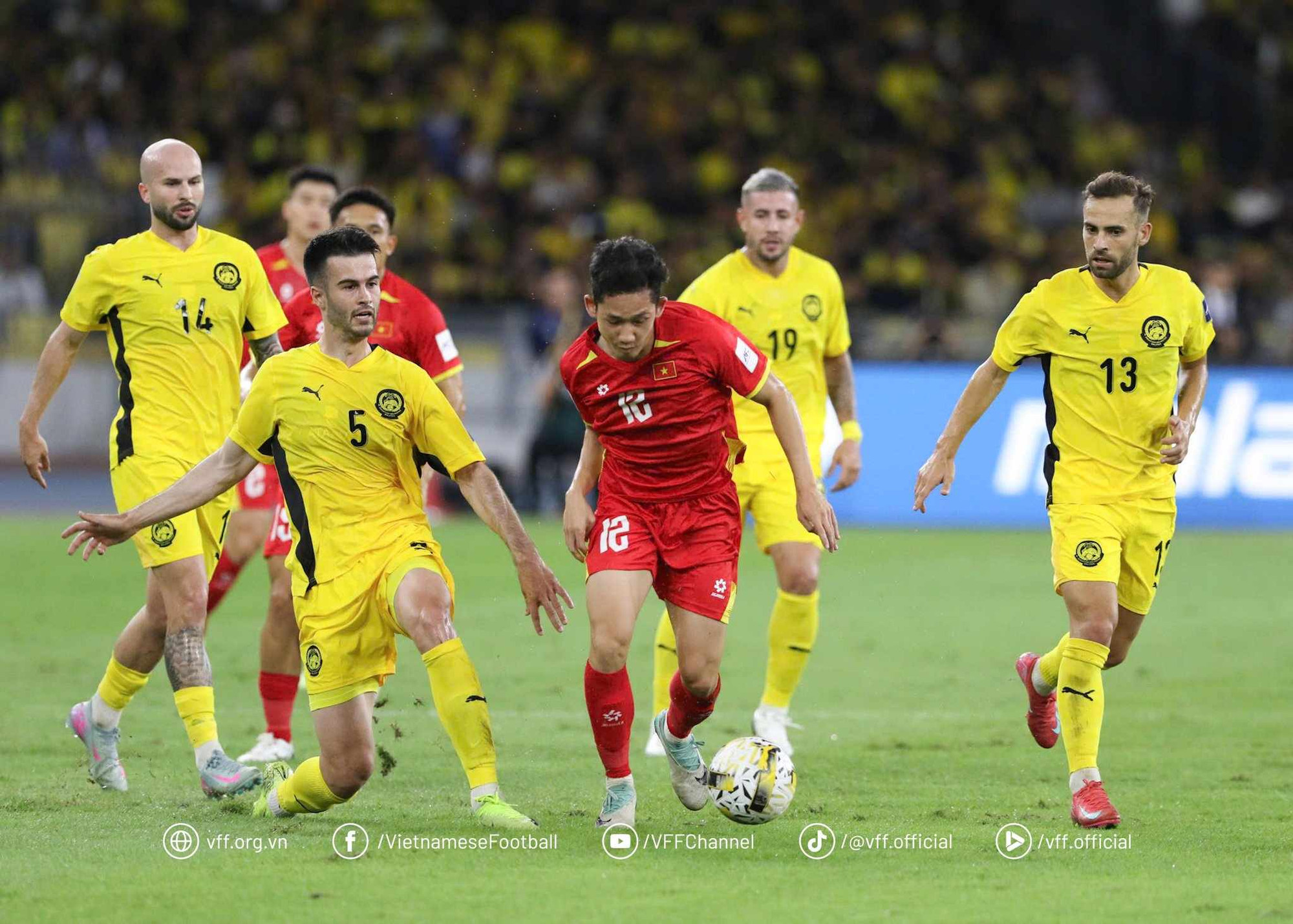 Scandal cấp FIFA chưa dứt, bóng đá Việt Nam - Malaysia lại vướng đầy duyên nợ ở SEA Games 33- Ảnh 1. Scandal cấp FIFA chưa dứt, bóng đá Việt Nam - Malaysia lại vướng đầy duyên nợ ở SEA Games 33- Ảnh 1.
