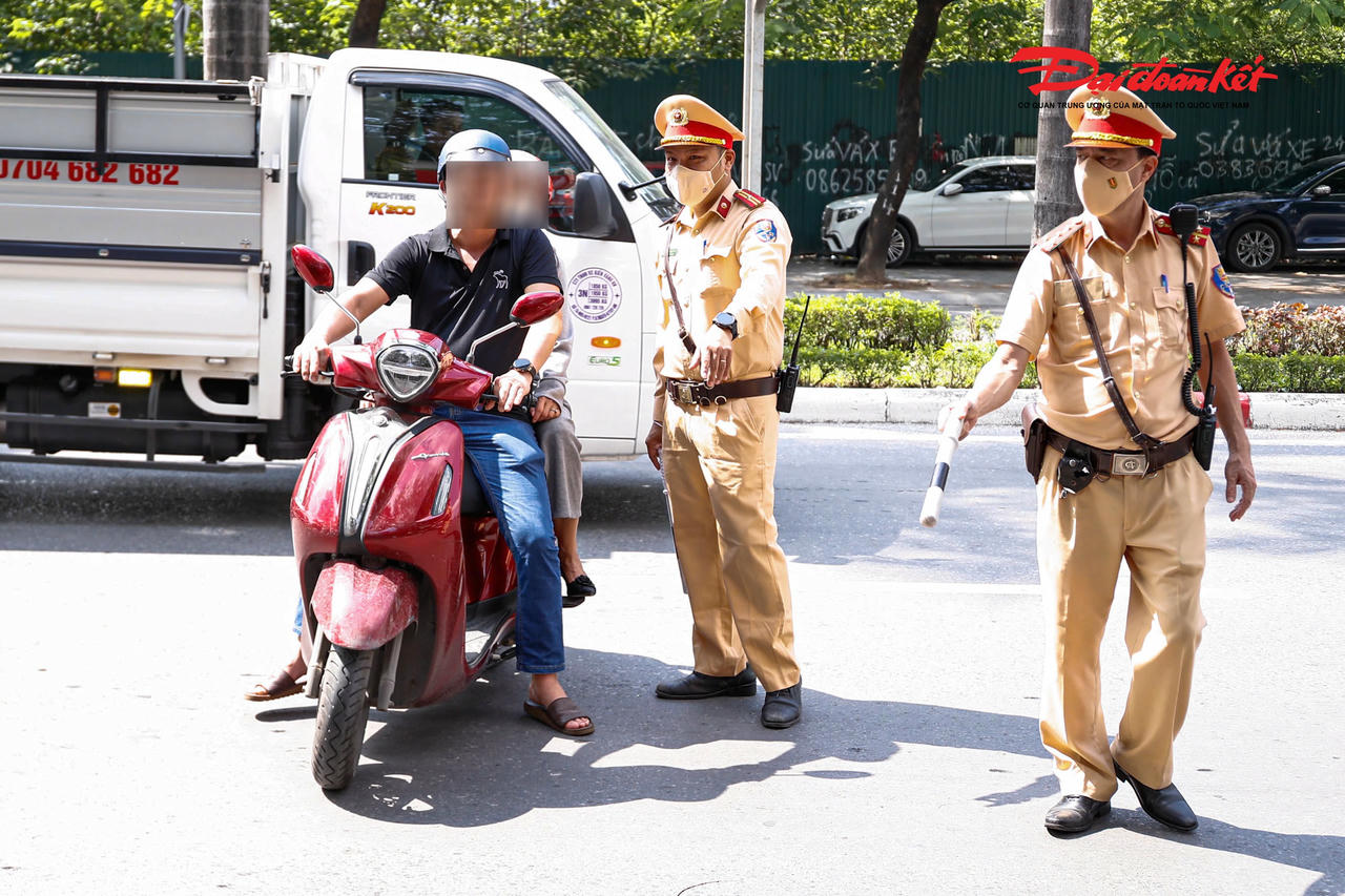 Tài xế vừa đi tù hơn 10 năm vi phạm nồng độ: Phân trần không biết luật rồi bỏ xe đi về- Ảnh 2. Tài xế vừa đi tù hơn 10 năm vi phạm nồng độ: Phân trần không biết luật rồi bỏ xe đi về- Ảnh 2.