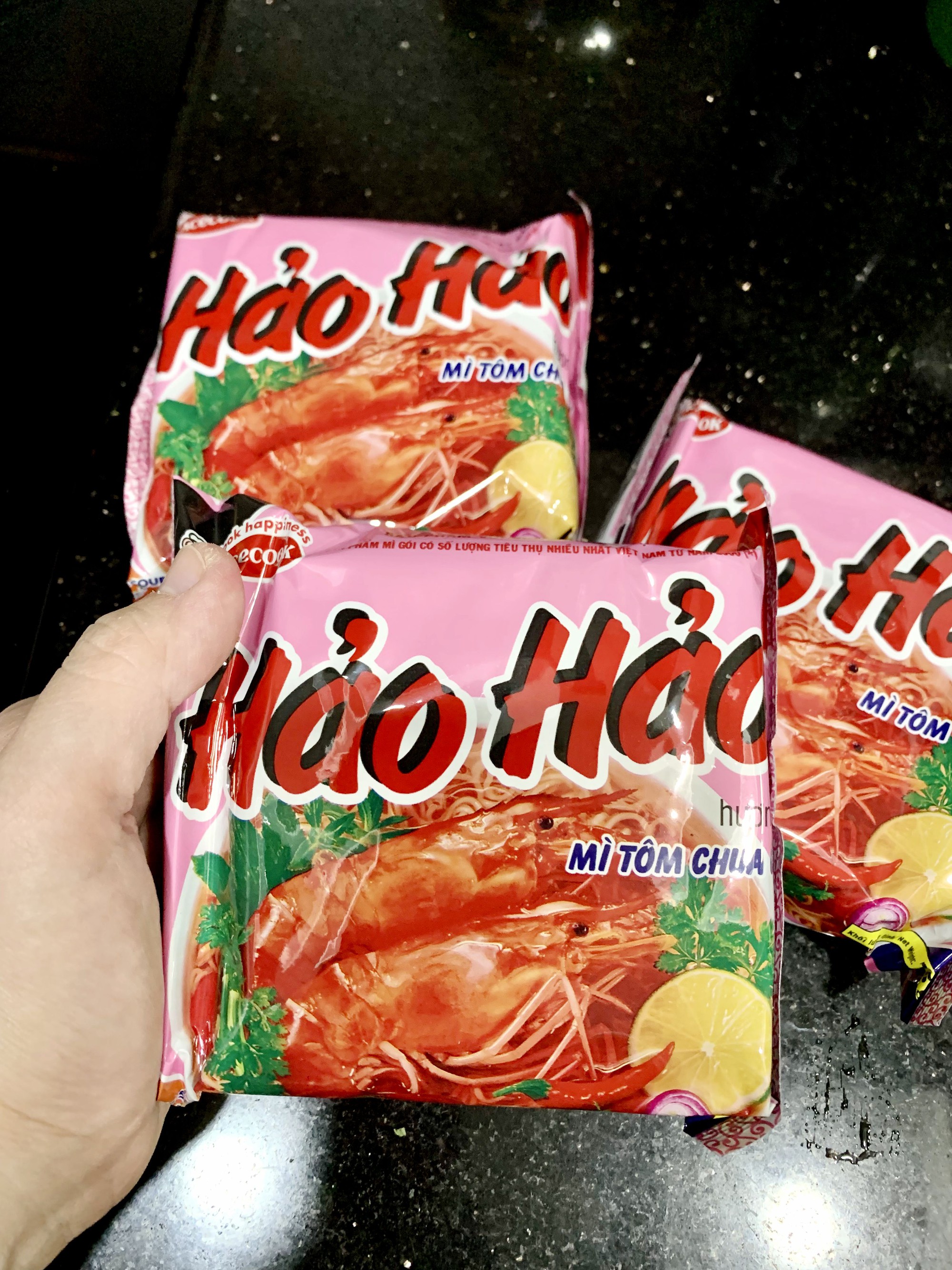 Bóc thử mì Hảo Hảo mua ở miền Nam và miền Bắc: Phát hiện sự khác nhau bất ngờ, liệu có đúng như 