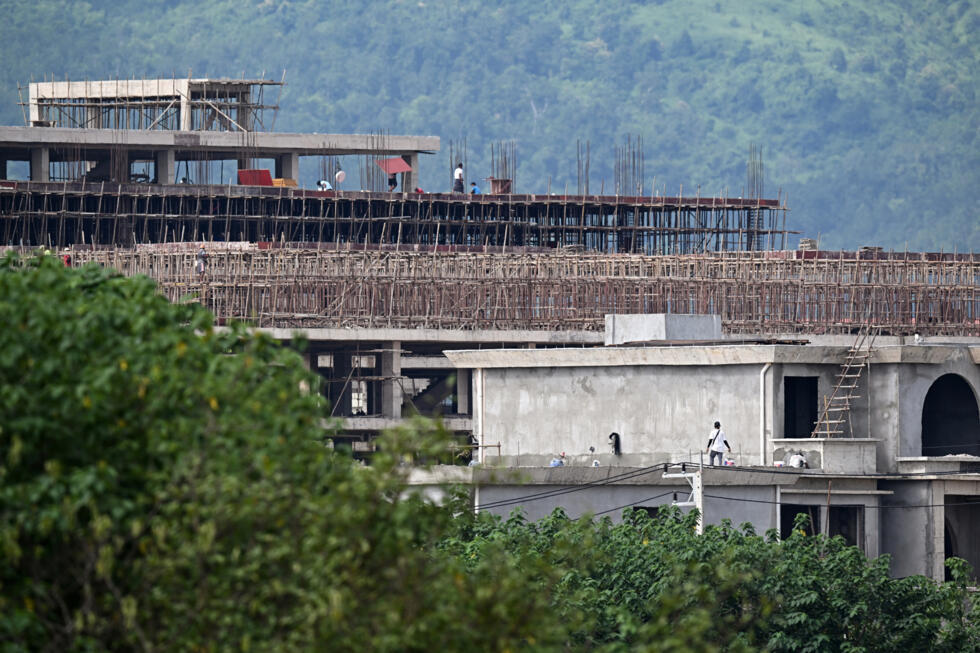 Vạch trần “thành phố lừa đảo” ở Myanmar: Starlink phủ kín mái nhà, 100.000 người làm việc như nô lệ vẫn bị giam giữ- Ảnh 4. Vạch trần “thành phố lừa đảo” ở Myanmar: Starlink phủ kín mái nhà, 100.000 người làm việc như nô lệ vẫn bị giam giữ- Ảnh 4.
