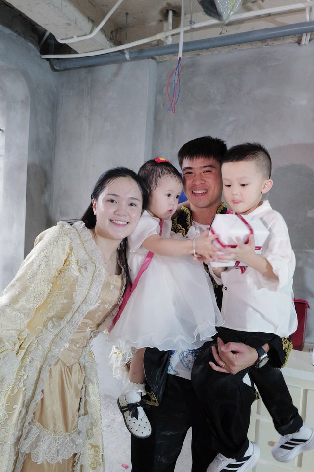 20/10 vất vả của vợ Duy Mạnh: Tiểu thư nhà giàu 20/10 vất vả của vợ Duy Mạnh: Tiểu thư nhà giàu