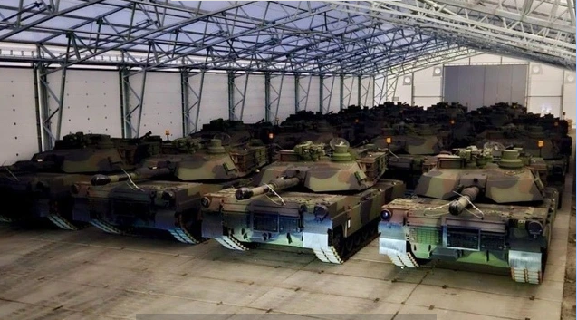 Ba Lan nhận lô xe tăng Abrams hiện đại: Đòn bẩy mới cho Ukraine?- Ảnh 1.