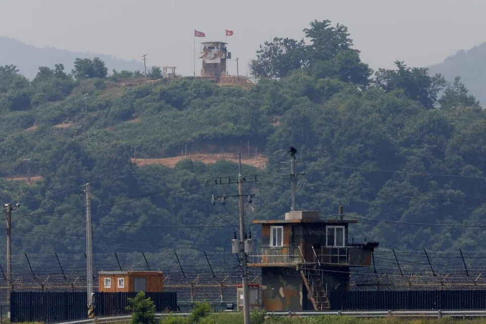 H&agrave;n Quốc bắt giữ binh sĩ Triều Ti&ecirc;n sau khi vượt bi&ecirc;n- Ảnh 1.