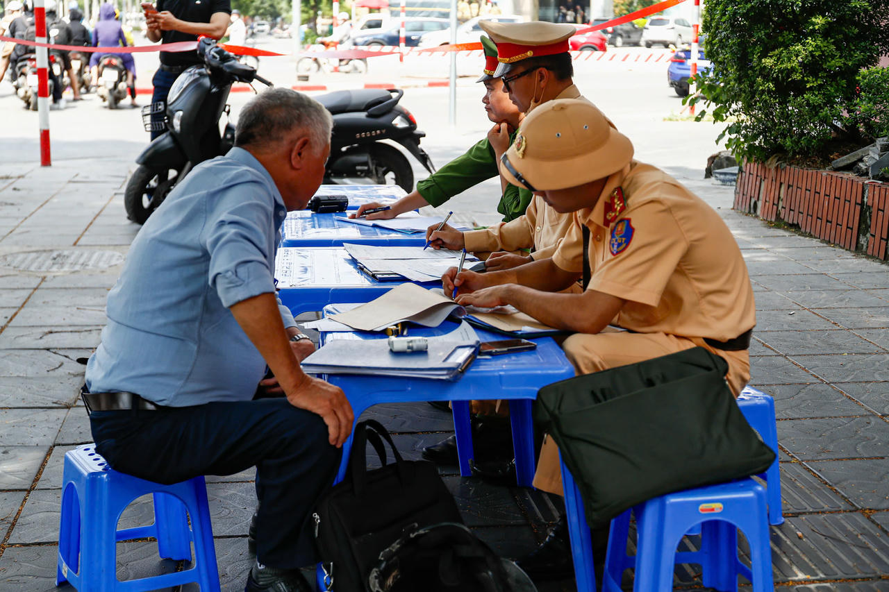 Tài xế vừa đi tù hơn 10 năm vi phạm nồng độ: Phân trần không biết luật rồi bỏ xe đi về- Ảnh 10. Tài xế vừa đi tù hơn 10 năm vi phạm nồng độ: Phân trần không biết luật rồi bỏ xe đi về- Ảnh 10.