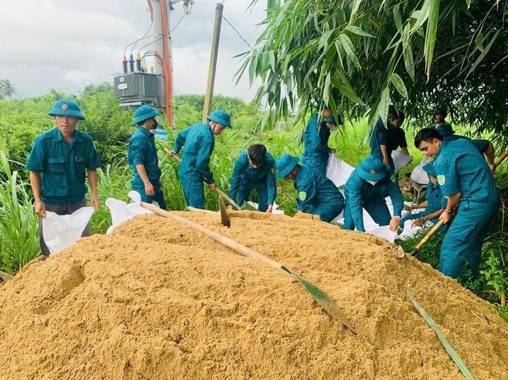 Trước giờ bão Fengshen đổ bộ: Quảng Ngãi dồn lực ứng phó, sẵn sàng cho học sinh nghỉ học- Ảnh 2. Trước giờ bão Fengshen đổ bộ: Quảng Ngãi dồn lực ứng phó, sẵn sàng cho học sinh nghỉ học- Ảnh 2.