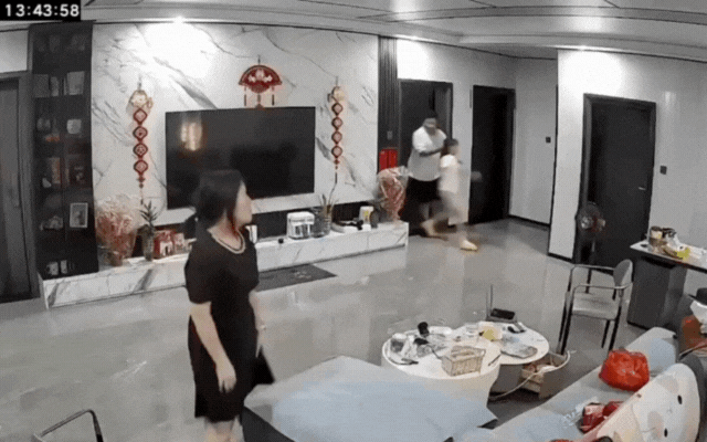 Làm rõ tình trạng sức khoẻ hiện tại của bé gái bị cha dượng bạo hành- Ảnh 1.