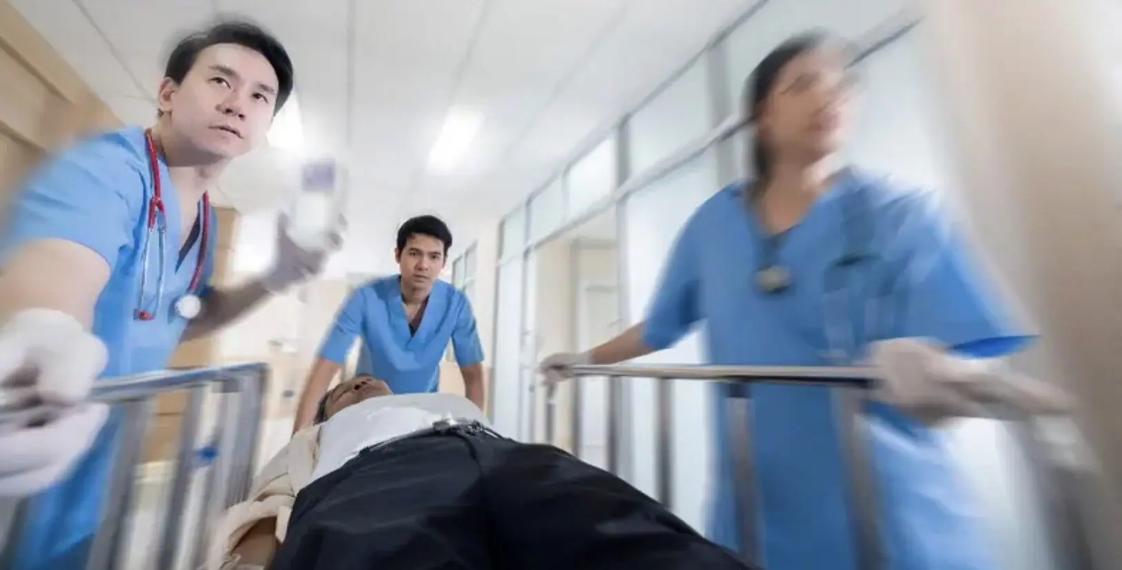 Chân to như "chân voi", nước tiểu trắng như sữa: Bác sĩ hé lộ 'thủ phạm' bất ngờ- Ảnh 2.