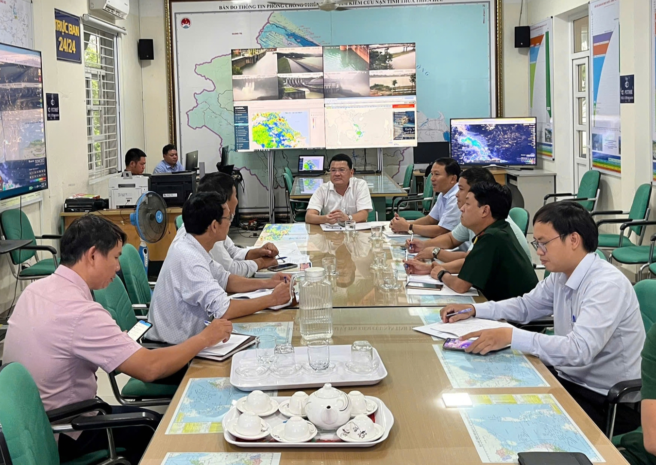 Bão "Thần Gió" đến gần, tân Chủ tịch TP Huế chỉ đạo khẩn trương ứng phó- Ảnh 1. Bão "Thần Gió" đến gần, tân Chủ tịch TP Huế chỉ đạo khẩn trương ứng phó- Ảnh 1.