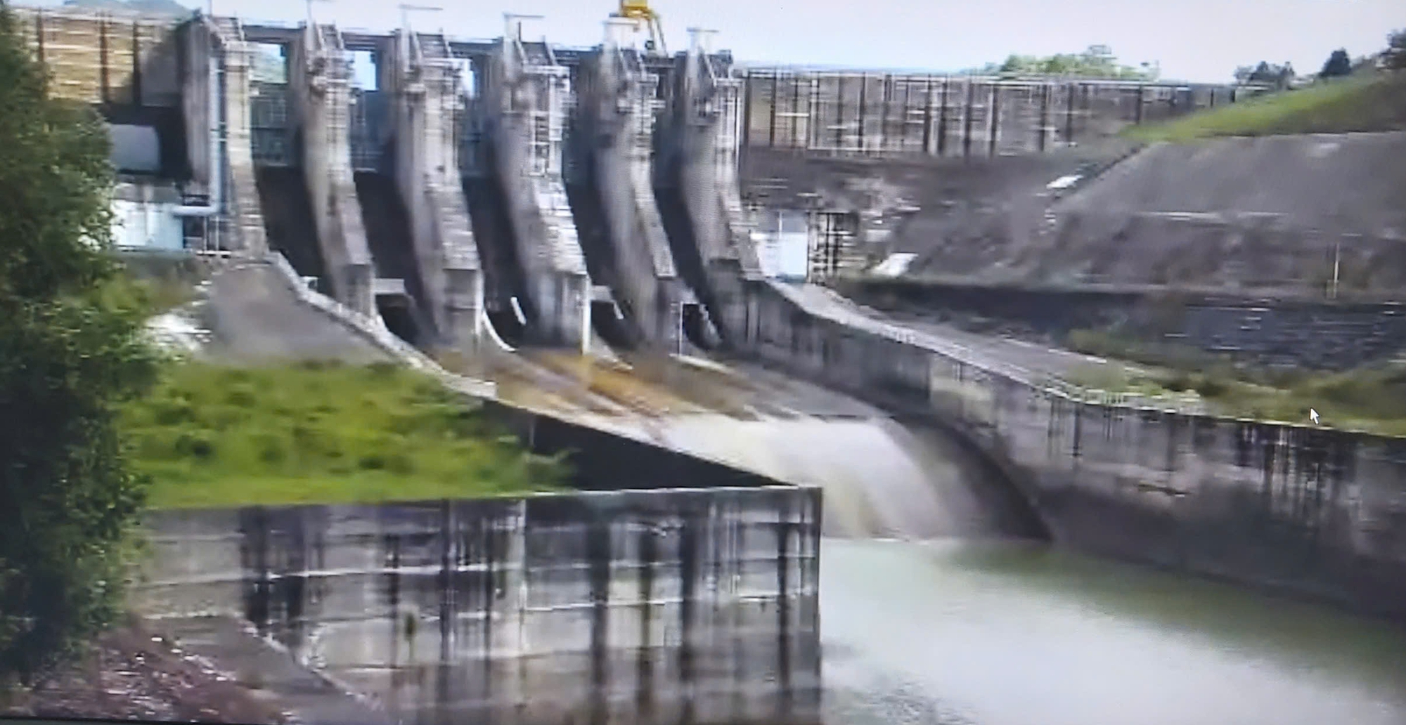 Bão "Thần Gió" đến gần, tân Chủ tịch TP Huế chỉ đạo khẩn trương ứng phó- Ảnh 2. Bão "Thần Gió" đến gần, tân Chủ tịch TP Huế chỉ đạo khẩn trương ứng phó- Ảnh 2.