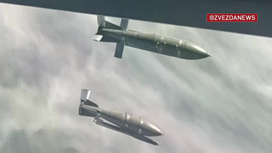 Lần đầu sử dụng bom phản lực cải tiến tầm xa... 200 km trên chiến trường- Ảnh 1.