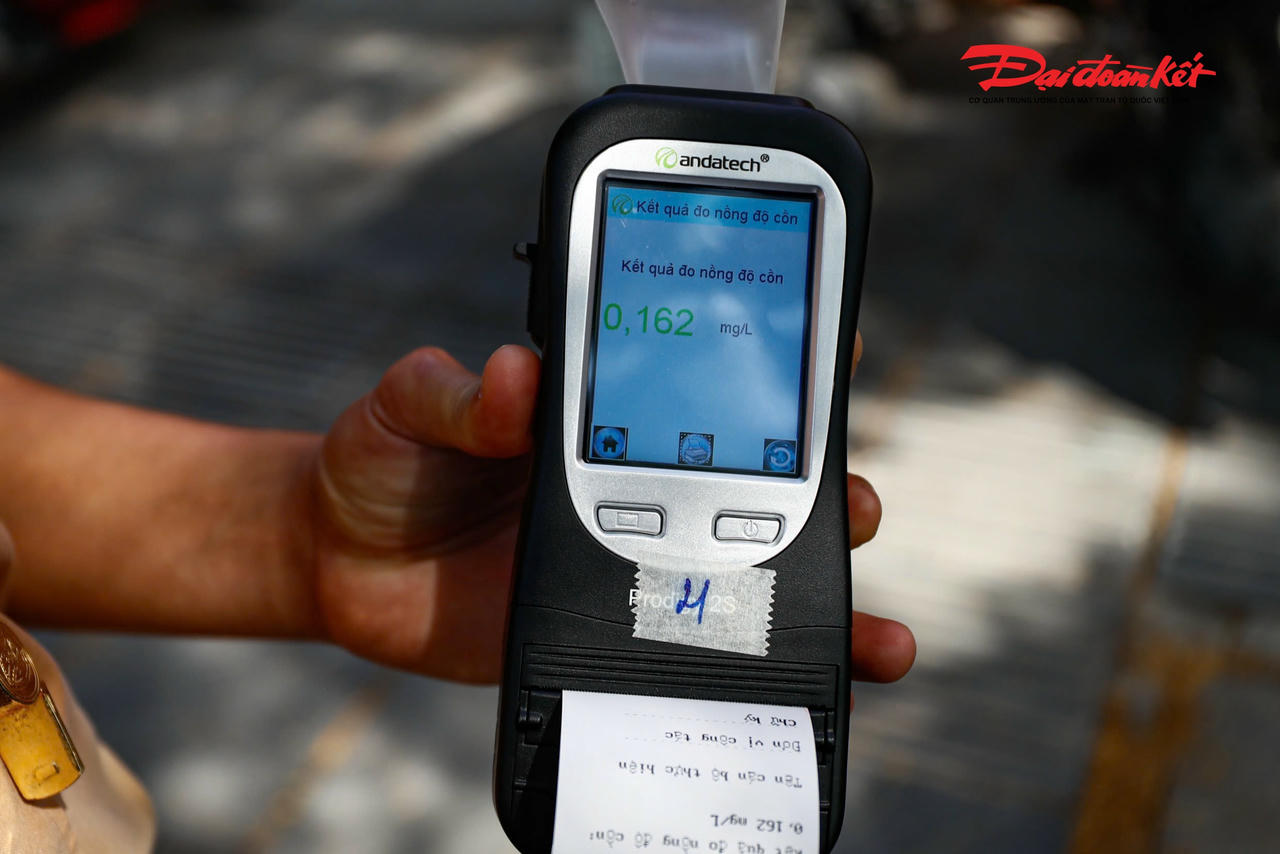 Tài xế vừa đi tù hơn 10 năm vi phạm nồng độ: Phân trần không biết luật rồi bỏ xe đi về- Ảnh 5. Tài xế vừa đi tù hơn 10 năm vi phạm nồng độ: Phân trần không biết luật rồi bỏ xe đi về- Ảnh 5.