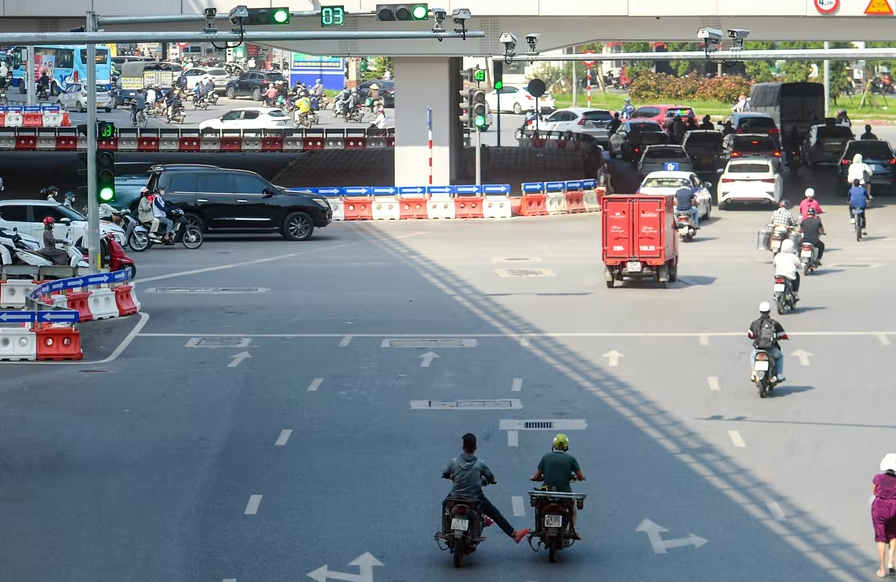 H&agrave; Nội: Th&ecirc;m nhiều tuyến đường được lắp đặt camera AI phạt nguội- Ảnh 1.