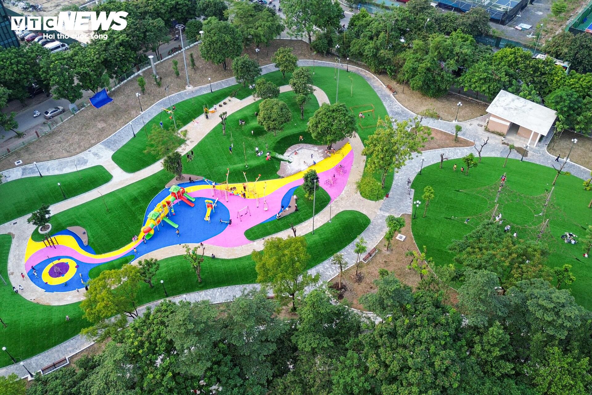 Được đầu tư cải tạo 66 tỷ đồng, công viên ở Hà Nội khang trang, khác lạ- Ảnh 8. Được đầu tư cải tạo 66 tỷ đồng, công viên ở Hà Nội khang trang, khác lạ- Ảnh 8.