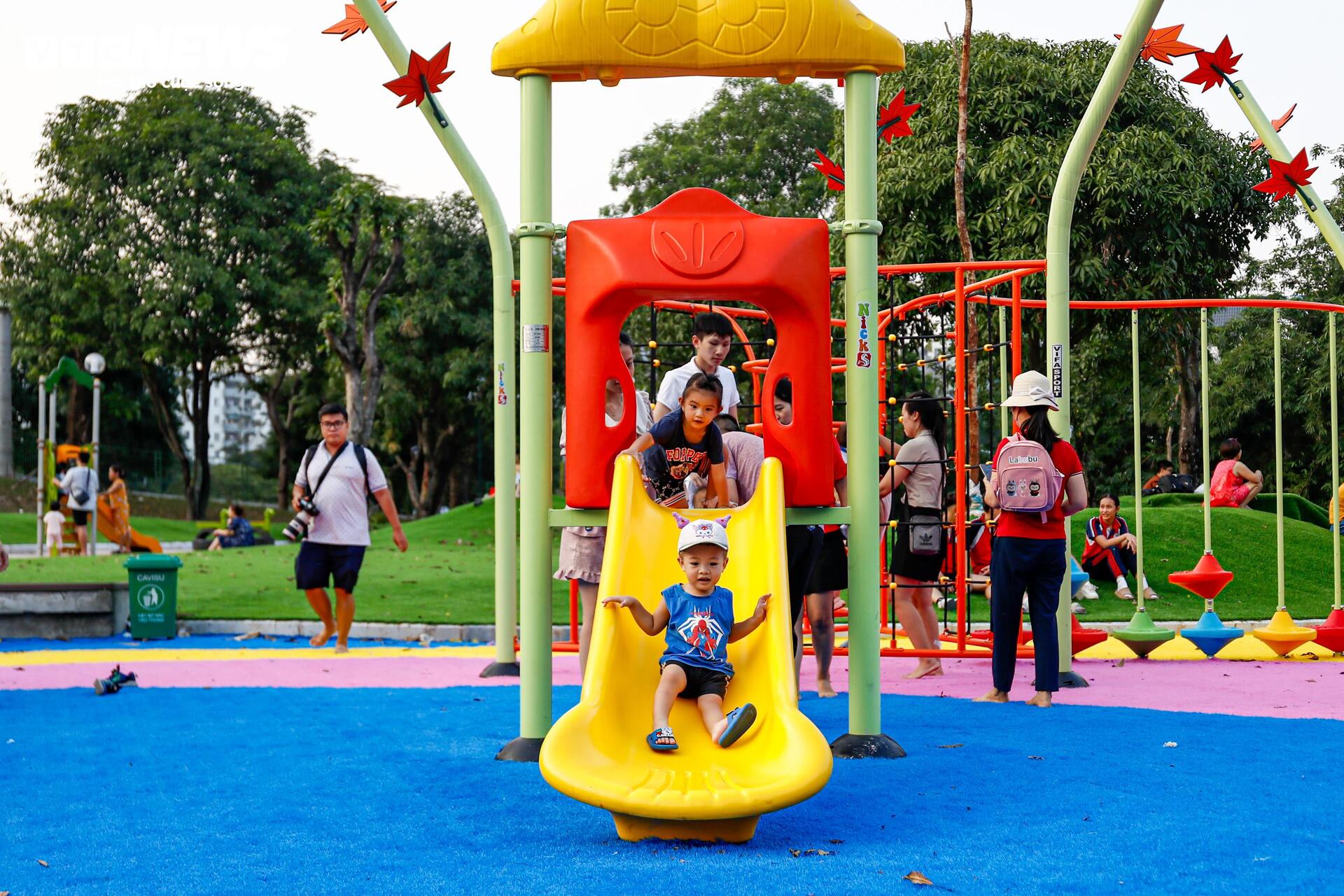 Được đầu tư cải tạo 66 tỷ đồng, công viên ở Hà Nội khang trang, khác lạ- Ảnh 14. Được đầu tư cải tạo 66 tỷ đồng, công viên ở Hà Nội khang trang, khác lạ- Ảnh 14.