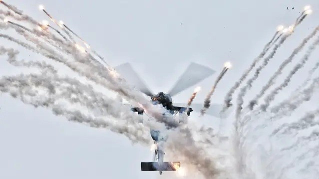 Đối thủ của Black Hawk phô trương năng lực tác chiến- Ảnh 1.