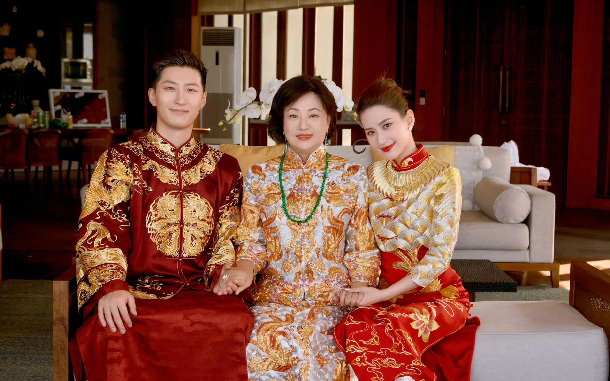 Ái nữ trùm sòng bạc Macau ngang nhiên cặp kè trai lạ trong lúc ly thân Đậu Kiêu?- Ảnh 4. Ái nữ trùm sòng bạc Macau ngang nhiên cặp kè trai lạ trong lúc ly thân Đậu Kiêu?- Ảnh 4.