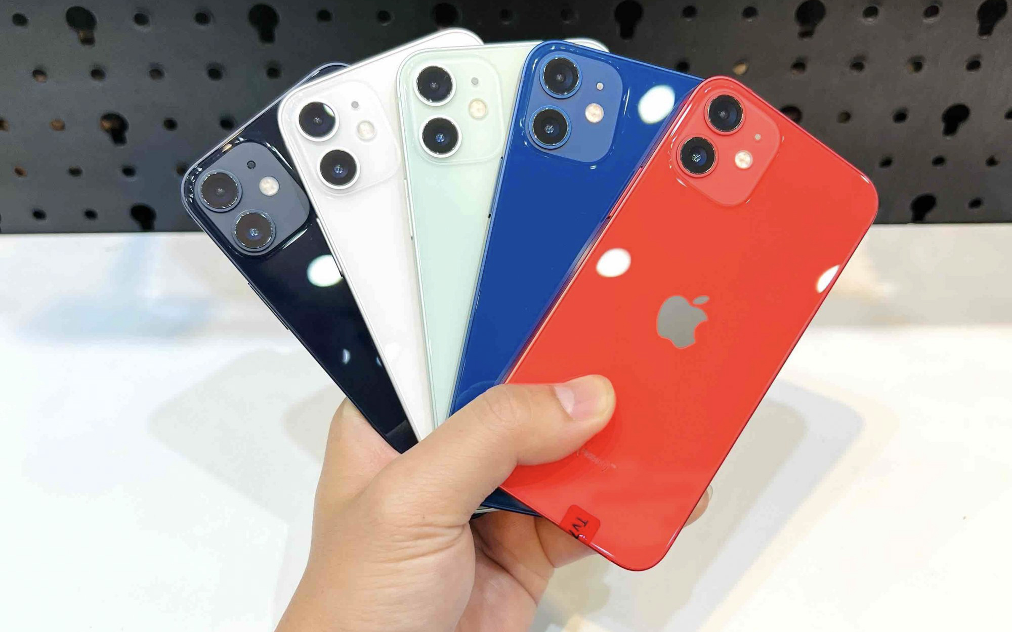 Những mẫu iPhone không nên mua dù giá rẻ- Ảnh 1. Những mẫu iPhone không nên mua dù giá rẻ- Ảnh 1.
