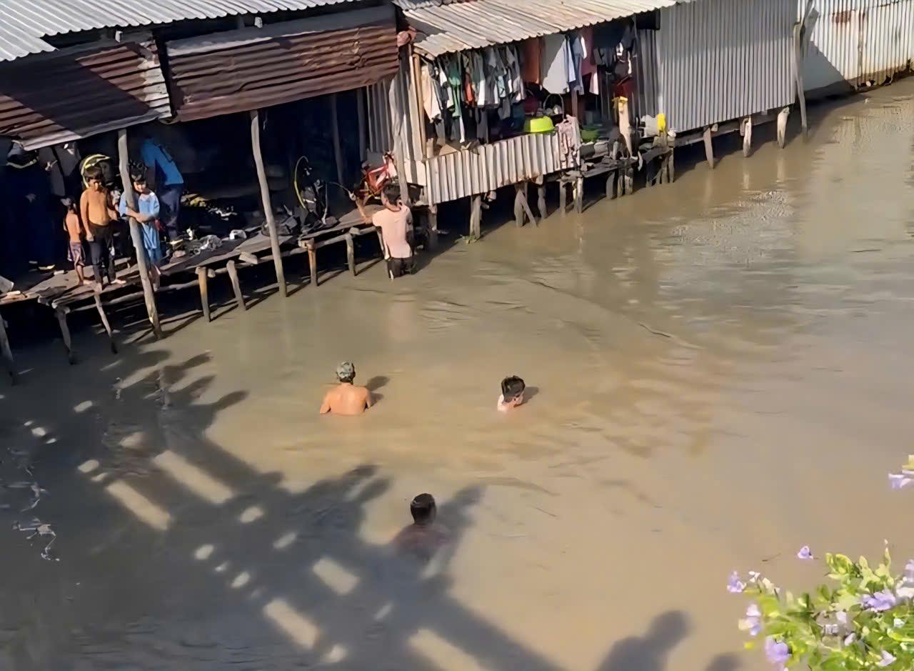 Bé 4 tháng tuổi ở An Giang nghi rơi xuống sông mất tích khi đang ngủ- Ảnh 1. Bé 4 tháng tuổi ở An Giang nghi rơi xuống sông mất tích khi đang ngủ- Ảnh 1.