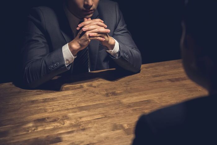 Tâm lý học tiết lộ: Người có dáng đi này thường dễ trở thành 'MỤC TIÊU ưa thích' của tội phạm- Ảnh 1.