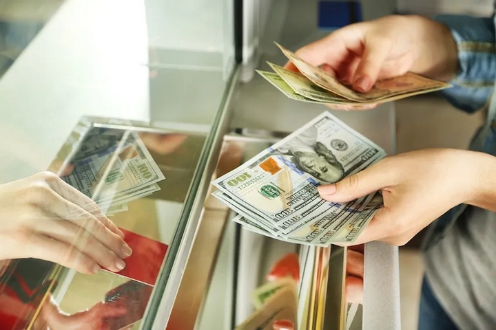 Tịch thu hơn 2 tỷ đồng từ vụ tiệm vàng ở Đà Nẵng mua bán ngoại tệ trái phép- Ảnh 1. Tịch thu hơn 2 tỷ đồng từ vụ tiệm vàng ở Đà Nẵng mua bán ngoại tệ trái phép- Ảnh 1.