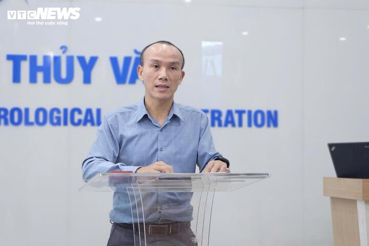 Chuyên gia: Bão số 12 gây mưa dồn dập, miền Trung nguy cơ lũ lụt hết tháng 10- Ảnh 2. Chuyên gia: Bão số 12 gây mưa dồn dập, miền Trung nguy cơ lũ lụt hết tháng 10- Ảnh 2.