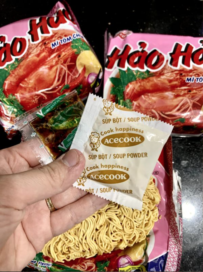 Bóc thử mì Hảo Hảo mua ở miền Nam và miền Bắc: Phát hiện sự khác nhau bất ngờ, liệu có đúng như 