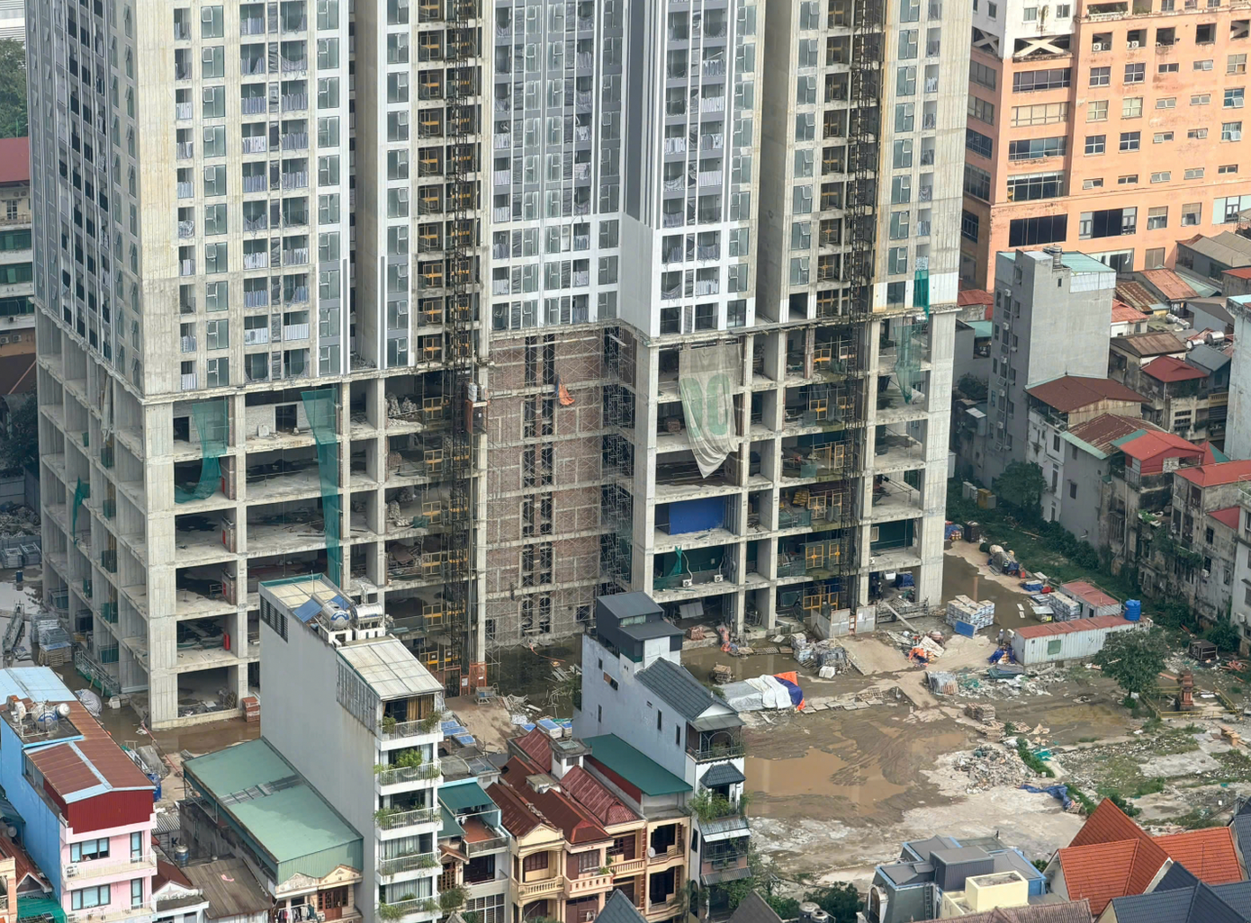 Hàng trăm khách hàng 'sốc' khi nhận thông báo thu hồi căn hộ từ chủ đầu tư Grand Sunlake- Ảnh 2. Hàng trăm khách hàng 'sốc' khi nhận thông báo thu hồi căn hộ từ chủ đầu tư Grand Sunlake- Ảnh 2.