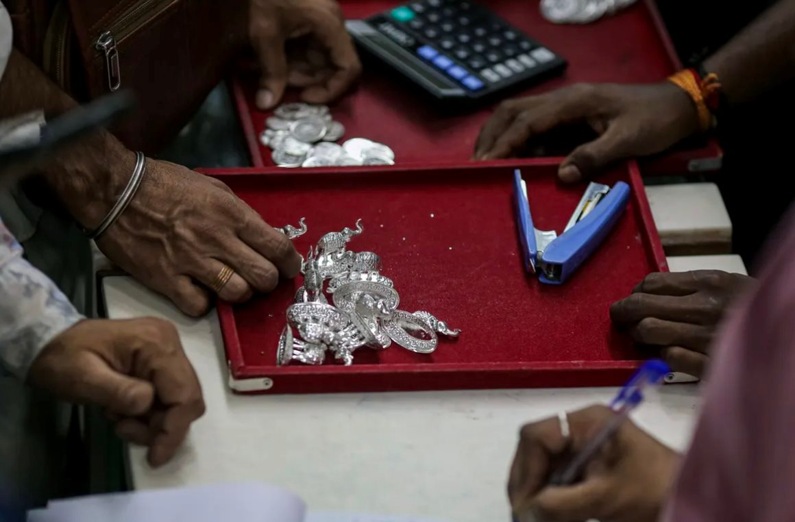 Không phải vàng, một loại tài sản khác đang tạo ra cơn địa chấn từ Á sang Âu: Trung tâm giao dịch lớn nhất thế giới cạn kiệt nguồn cung, chi phí vay tăng sốc 200%- Ảnh 1.