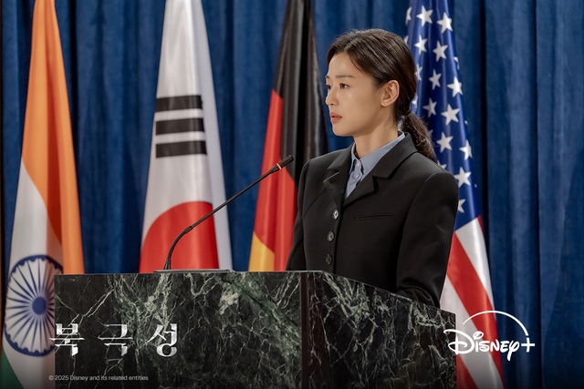 Suzy - Jeon Ji Hyun dính bão tẩy chay: Tất cả đều vì 1 lý do cả tỷ người phẫn nộ- Ảnh 2. Suzy - Jeon Ji Hyun dính bão tẩy chay: Tất cả đều vì 1 lý do cả tỷ người phẫn nộ- Ảnh 2.