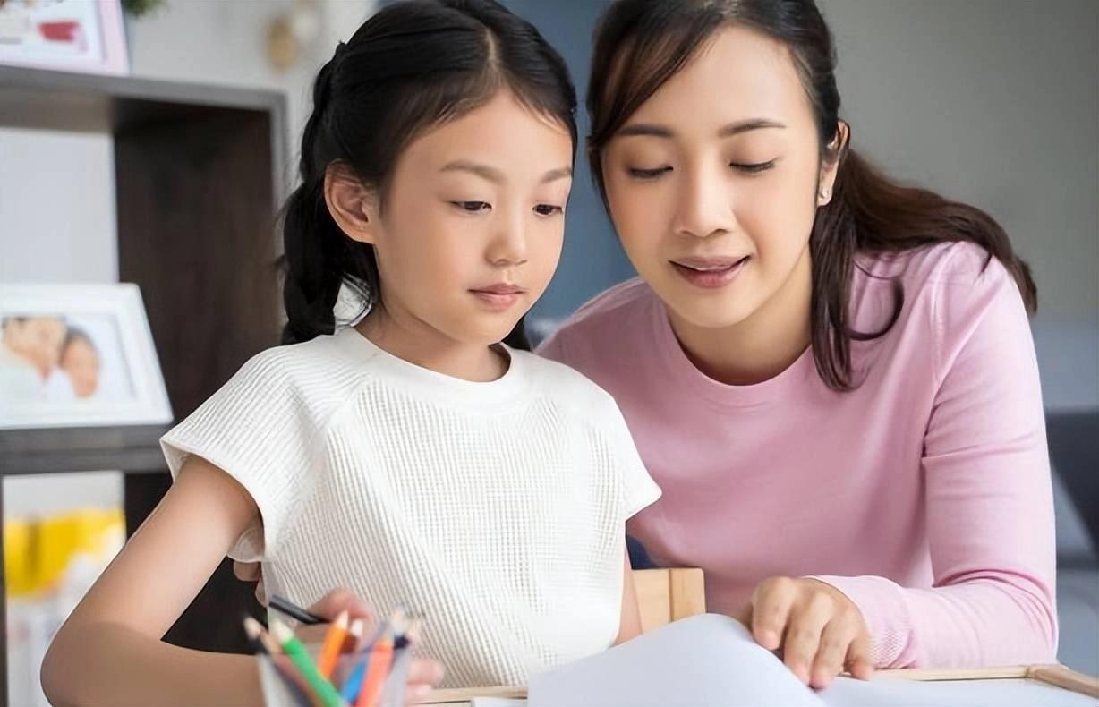 Nhà nghiên cứu Harvard tiết lộ: 4 LỜI KHEN nhưng khiến con gái thiếu tự tin- Ảnh 2.