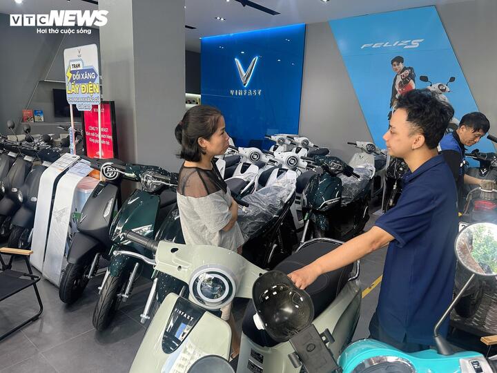 Người Việt ngày càng thích mua xe máy điện- Ảnh 1.
