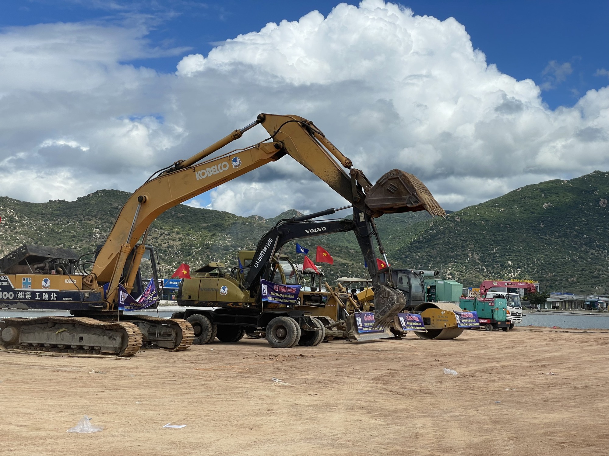 Thu hàng trăm ha đất muối làm Khu công nghiệp Trung Nam - Cà Ná- Ảnh 1.
