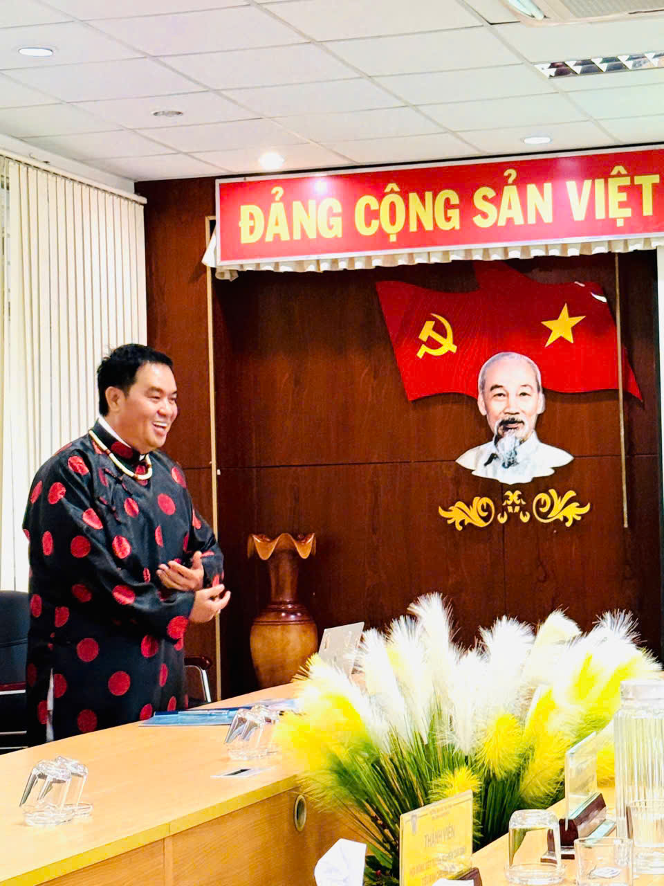Nam nghệ sĩ vừa đậu thủ khoa đầu vào Tiến sĩ: Có người ý kiến lên ban giám hiệu, tôi bị mời lên làm việc!- Ảnh 2. Nam nghệ sĩ vừa đậu thủ khoa đầu vào Tiến sĩ: Có người ý kiến lên ban giám hiệu, tôi bị mời lên làm việc!- Ảnh 2.