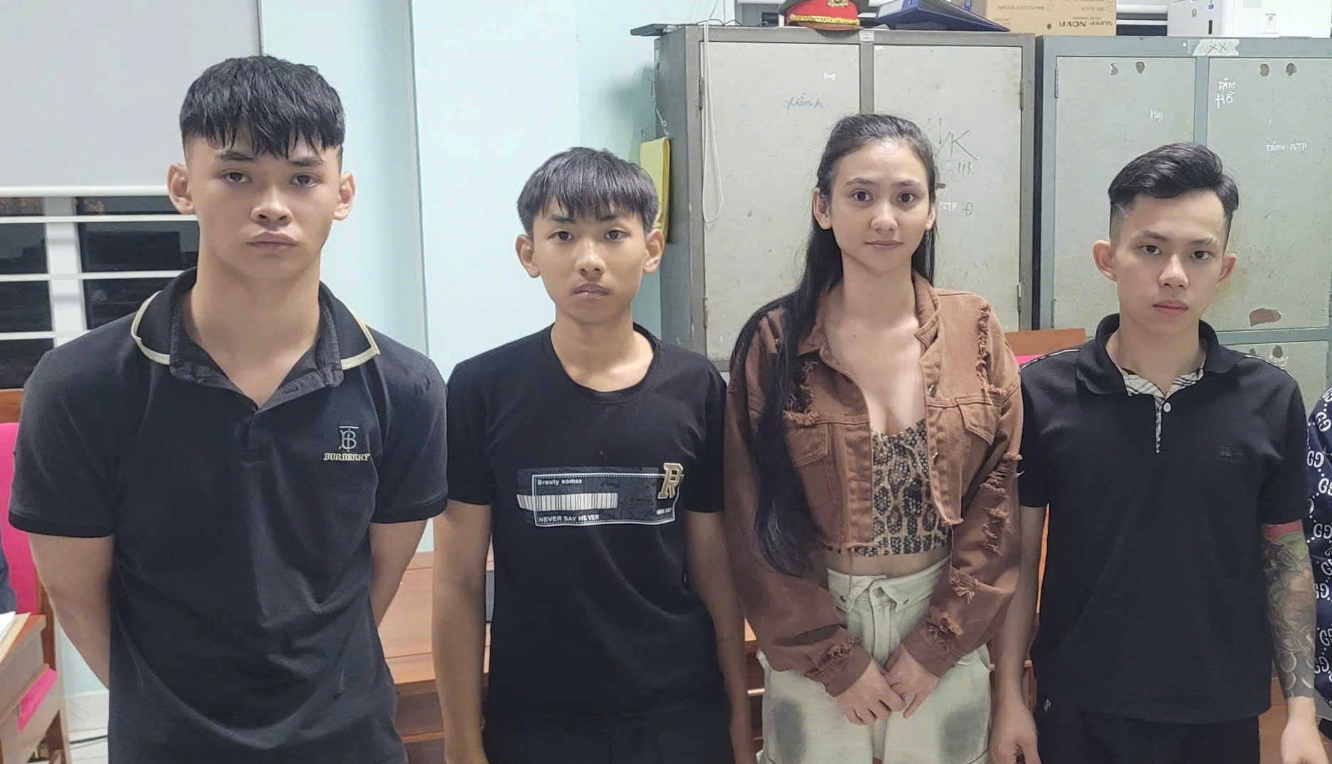 Nữ qu&aacute;i cầm đầu nh&oacute;m c&ocirc;n đồ, ch&eacute;m trọng thương đối thủ k&eacute;m 20 tuổi- Ảnh 1.