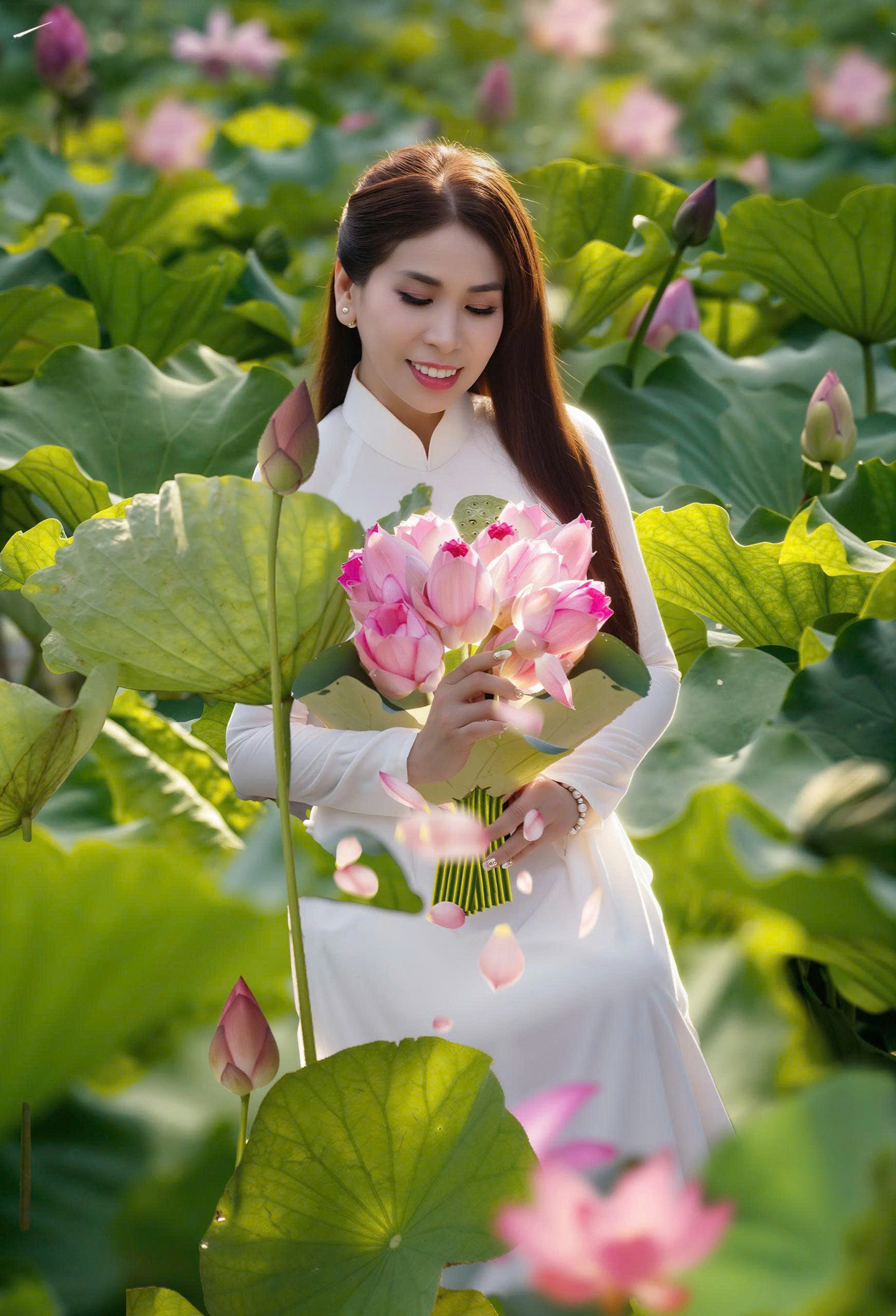 Lý Hương khoe nhan sắc trẻ đẹp ở tuổi U50- Ảnh 6. Lý Hương khoe nhan sắc trẻ đẹp ở tuổi U50- Ảnh 6.
