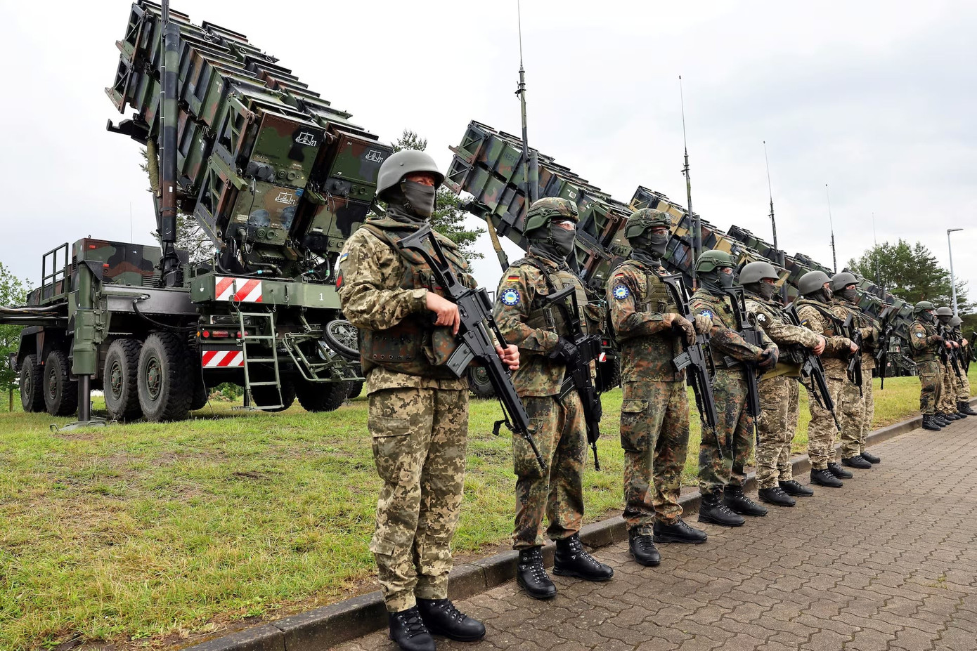 Ukraine Sắp Mua Hàng Chục Hệ Thống Phòng Không Patriot- Ảnh 1. Ukraine Sắp Mua Hàng Chục Hệ Thống Phòng Không Patriot- Ảnh 1.