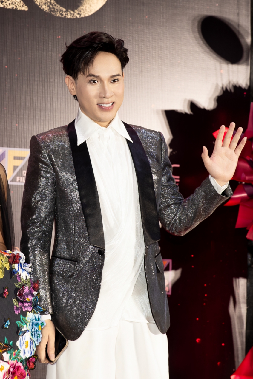 Hoài Lâm sao lại thế này?- Ảnh 12. Hoài Lâm sao lại thế này?- Ảnh 12.