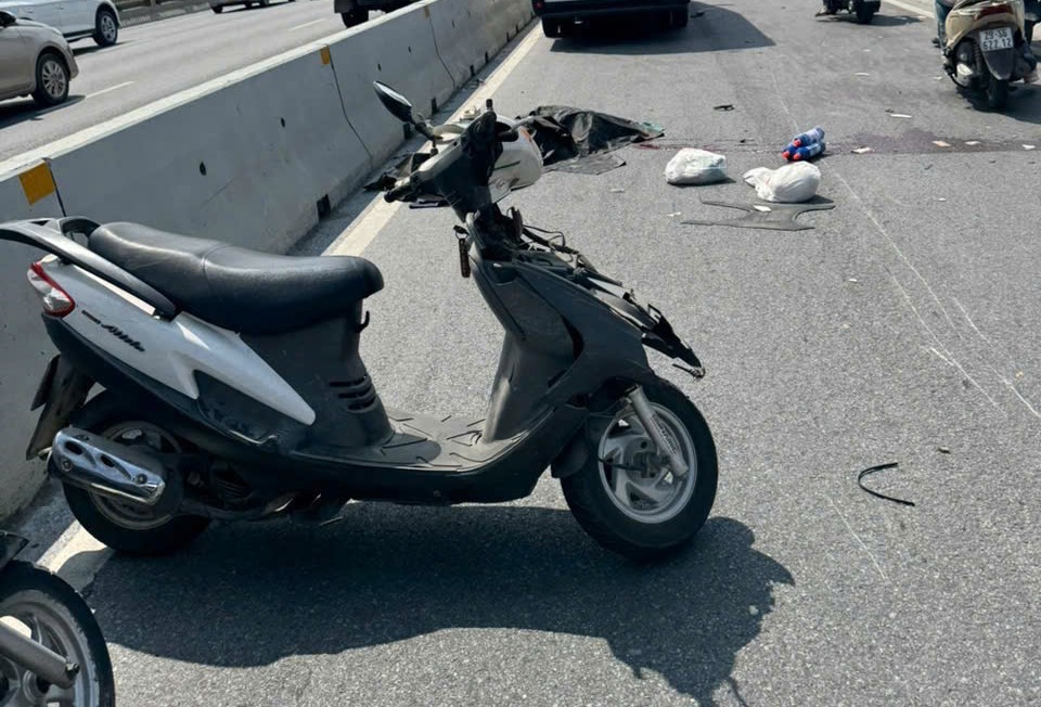 C&ocirc;ng an H&agrave; Nội th&ocirc;ng tin vụ tai nạn li&ecirc;n quan đến shipper tr&ecirc;n cầu Vĩnh Tuy- Ảnh 1.