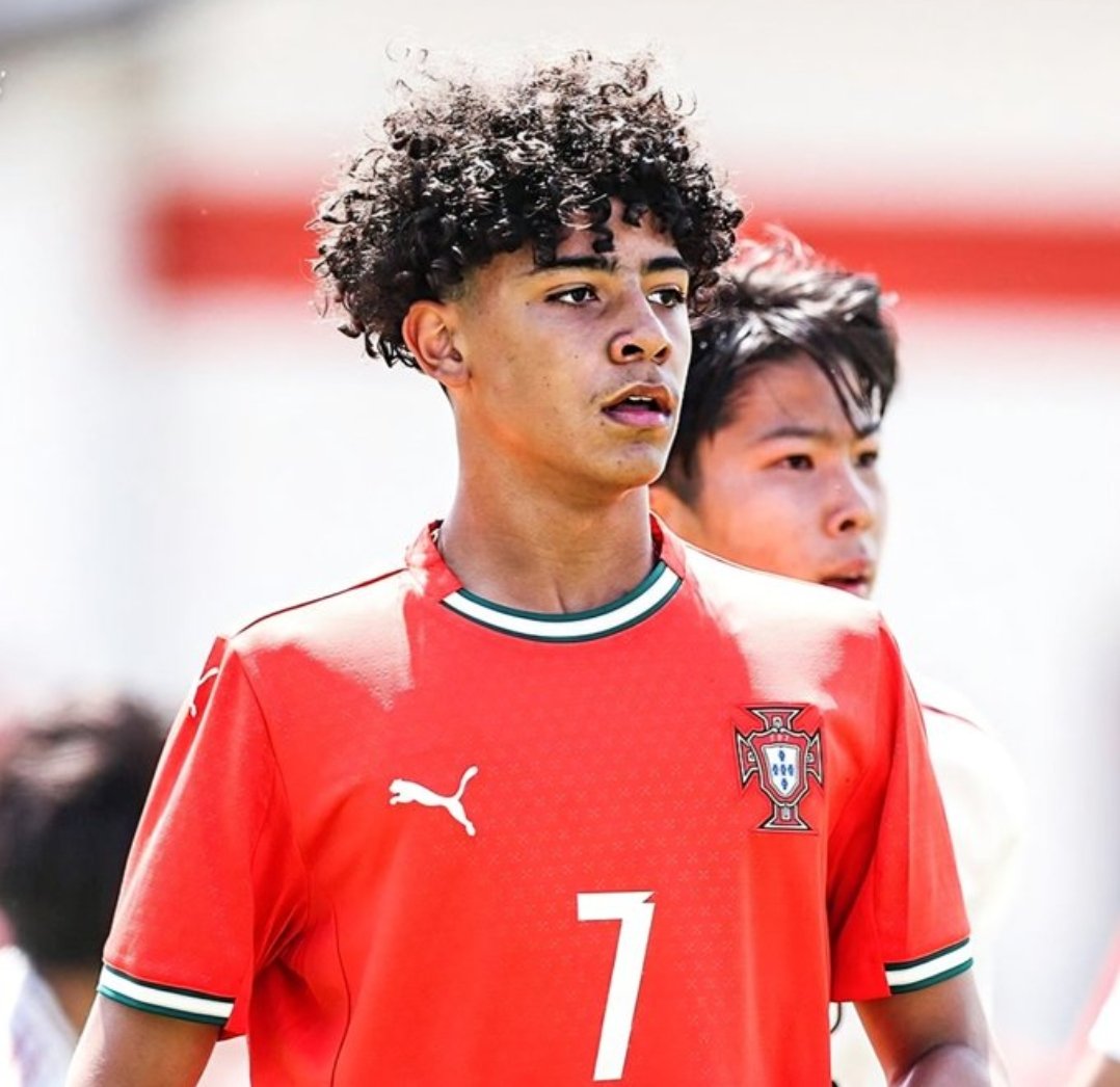 Ronaldo Jr lên tuyển U16 Bồ Đào Nha, tiến gần giấc mơ thi đấu cùng cha- Ảnh 1. Ronaldo Jr lên tuyển U16 Bồ Đào Nha, tiến gần giấc mơ thi đấu cùng cha- Ảnh 1.