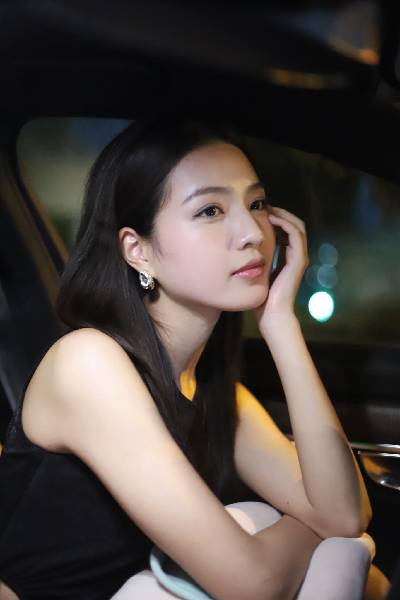 Việt Nam có 1 mỹ nhân giống cả tá sao Trung Quốc: Đẹp tựa Lưu Diệc Phi, hao hao Vương Sở Nhiên, ăn đứt Lý Thấm- Ảnh 14. Việt Nam có 1 mỹ nhân giống cả tá sao Trung Quốc: Đẹp tựa Lưu Diệc Phi, hao hao Vương Sở Nhiên, ăn đứt Lý Thấm- Ảnh 14.