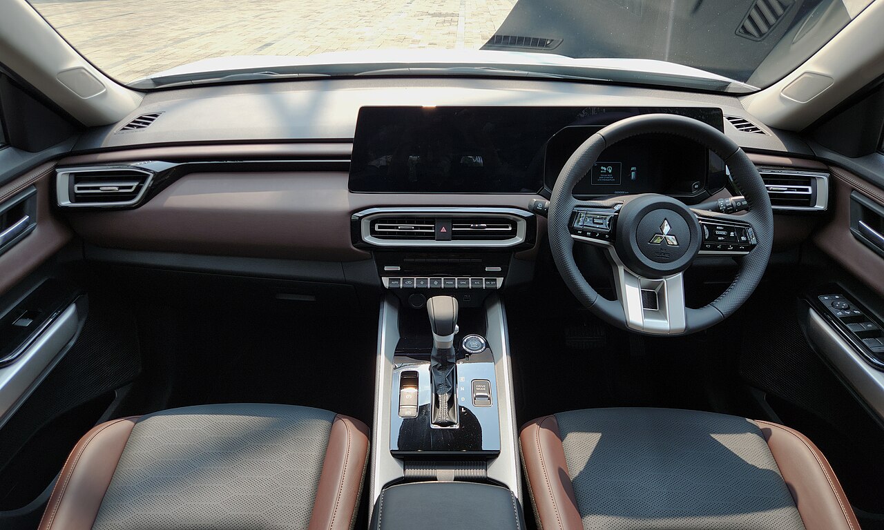 Mitsubishi Destinator sắp bán tại Việt Nam có giá bảo dưỡng rẻ cỡ này: Chỉ 2,5 triệu đồng/năm, đi 5 năm không phải lo nghĩ- Ảnh 4. Mitsubishi Destinator sắp bán tại Việt Nam có giá bảo dưỡng rẻ cỡ này: Chỉ 2,5 triệu đồng/năm, đi 5 năm không phải lo nghĩ- Ảnh 4.