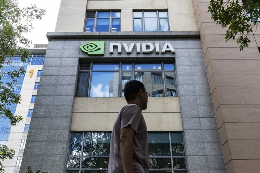 Cuộc chiến thay thế Nvidia tại Trung Quốc: Gã khổng lồ Huawei đấu 'ngôi sao' Cambricon, hé lộ chiến lược lưỡng cực có thể tạo nên địa chấn ngành chip- Ảnh 1. Cuộc chiến thay thế Nvidia tại Trung Quốc: Gã khổng lồ Huawei đấu 'ngôi sao' Cambricon, hé lộ chiến lược lưỡng cực có thể tạo nên địa chấn ngành chip- Ảnh 1.