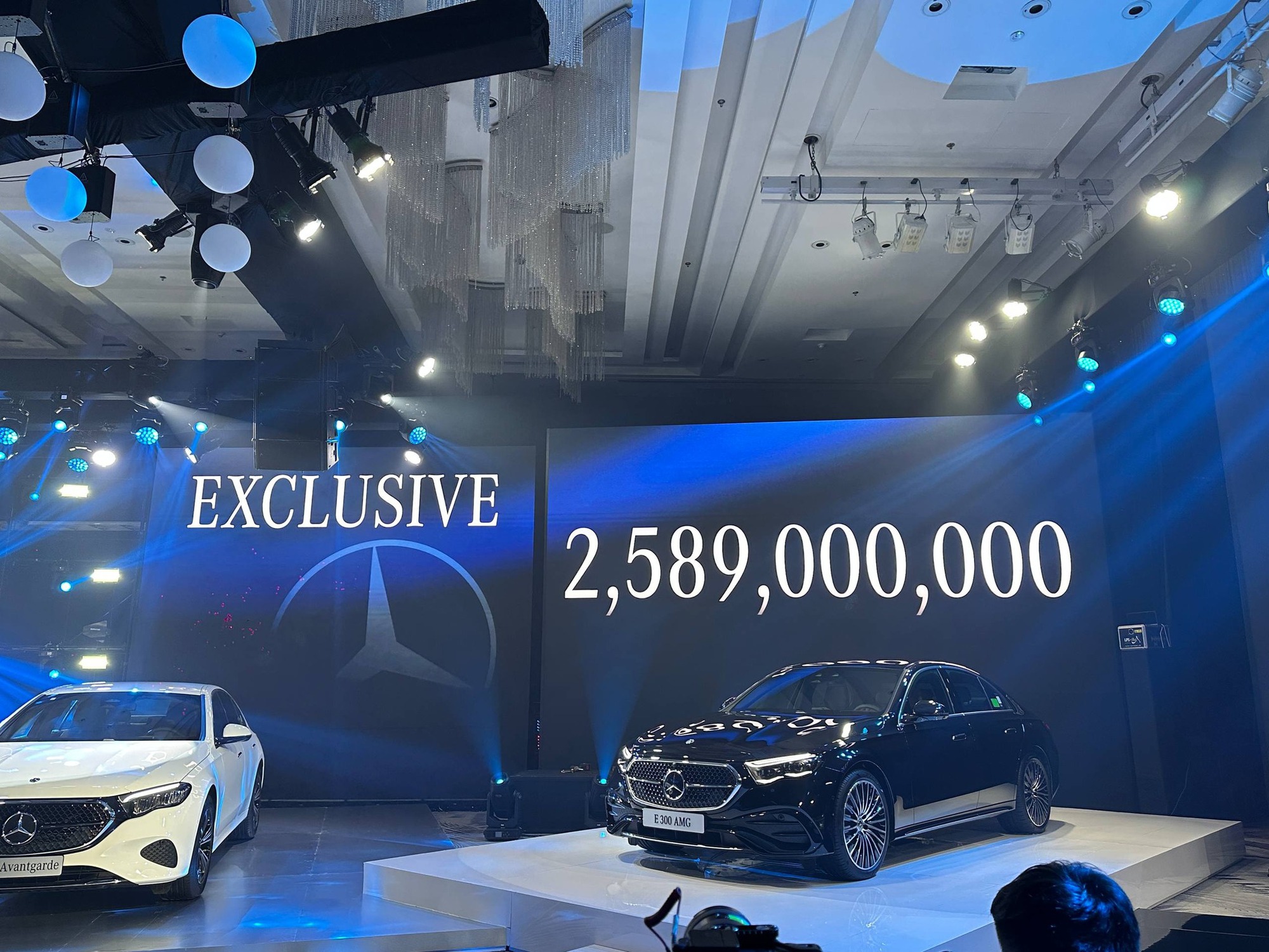 Mercedes-Benz E-Class th&ecirc;m m&agrave;n h&igrave;nh ghế phụ: Chuy&ecirc;n gia n&oacute;i dễ mất tập trung, chủ xe khen v&igrave; phục vụ gia đ&igrave;nh- Ảnh 41.