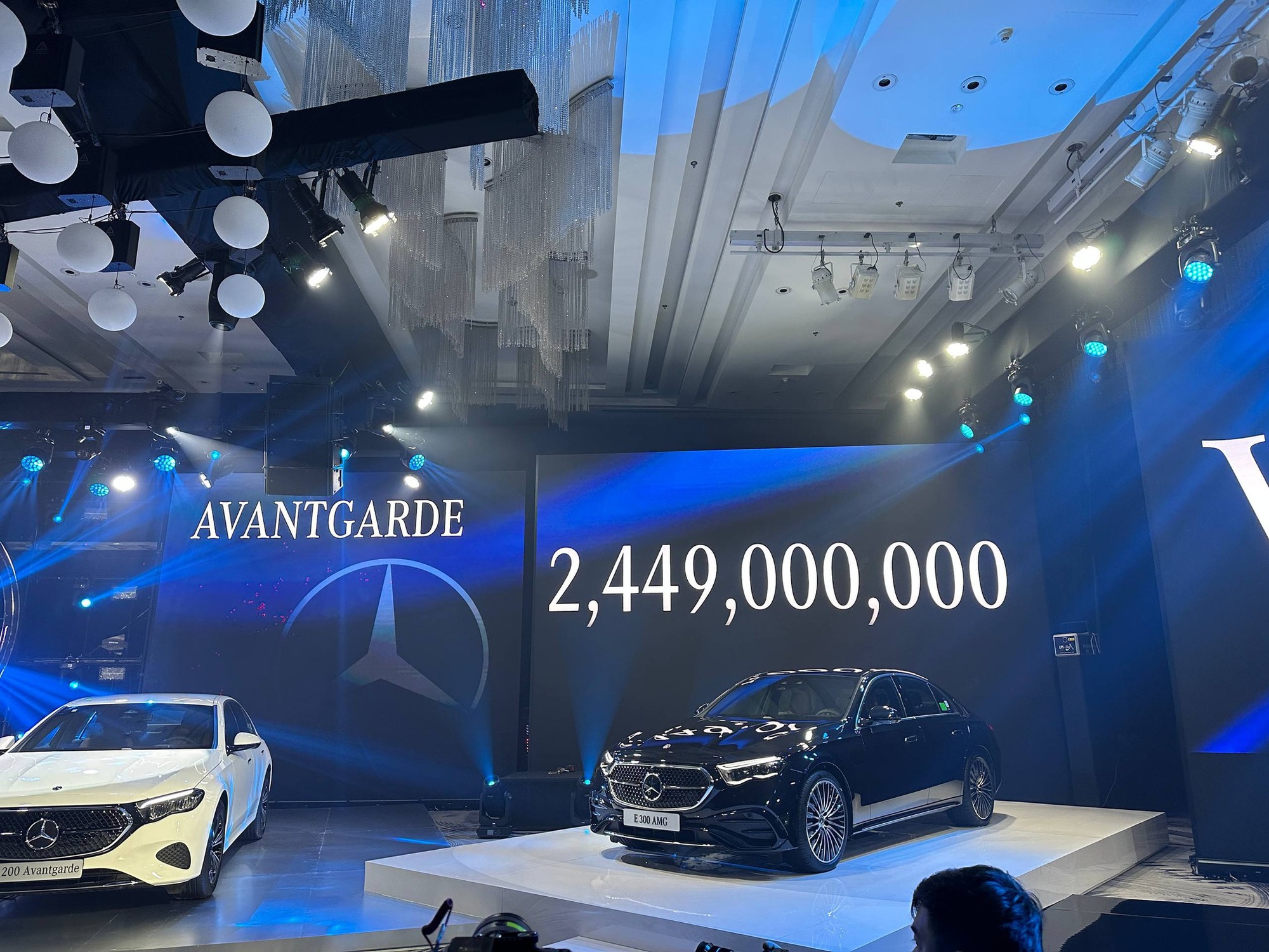 Mercedes-Benz E-Class th&ecirc;m m&agrave;n h&igrave;nh ghế phụ: Chuy&ecirc;n gia n&oacute;i dễ mất tập trung, chủ xe khen v&igrave; phục vụ gia đ&igrave;nh- Ảnh 33.