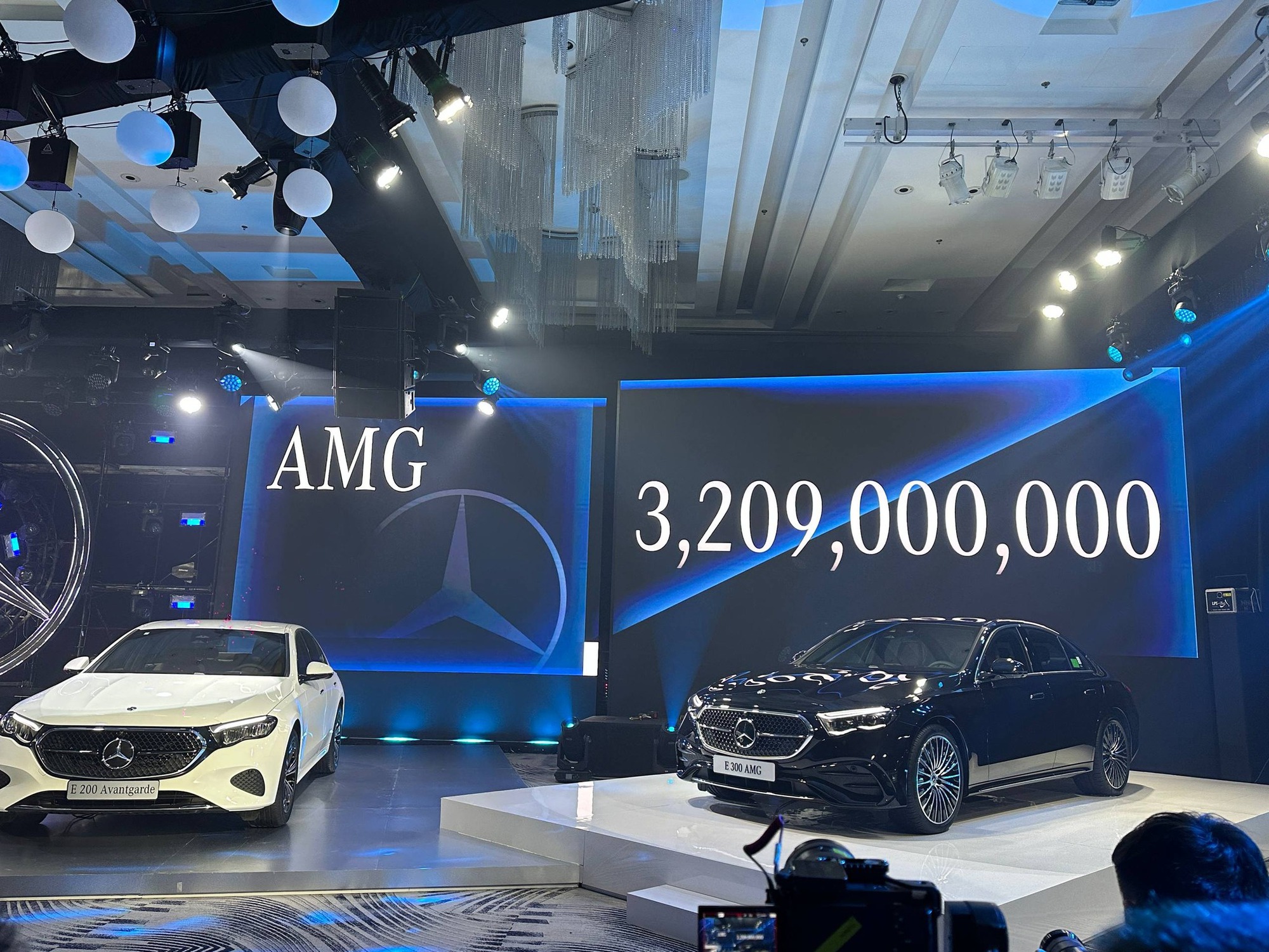 Mercedes-Benz E-Class th&ecirc;m m&agrave;n h&igrave;nh ghế phụ: Chuy&ecirc;n gia n&oacute;i dễ mất tập trung, chủ xe khen v&igrave; phục vụ gia đ&igrave;nh- Ảnh 37.