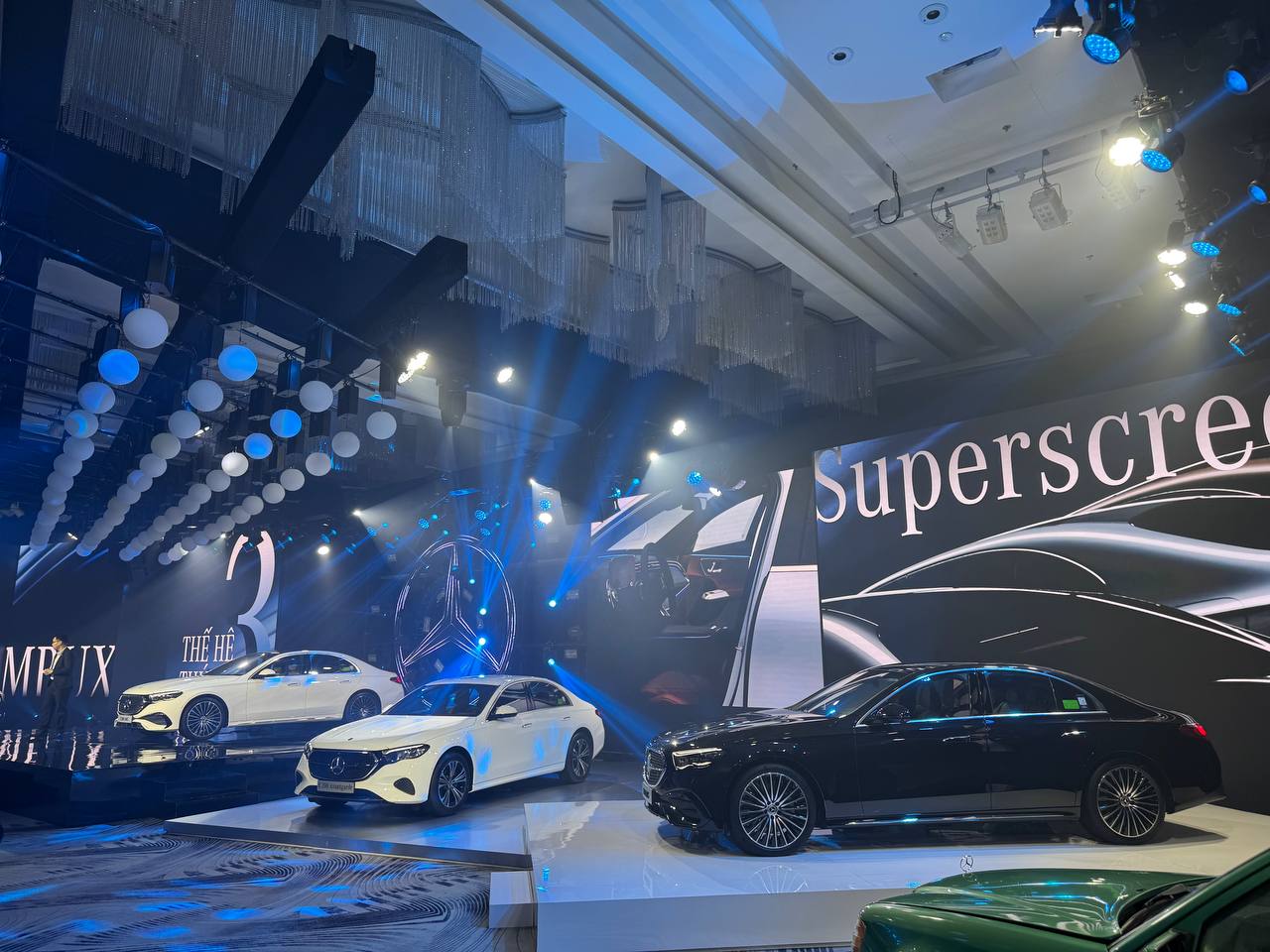 Mercedes-Benz E-Class th&ecirc;m m&agrave;n h&igrave;nh ghế phụ: Chuy&ecirc;n gia n&oacute;i dễ mất tập trung, chủ xe khen v&igrave; phục vụ gia đ&igrave;nh- Ảnh 4.