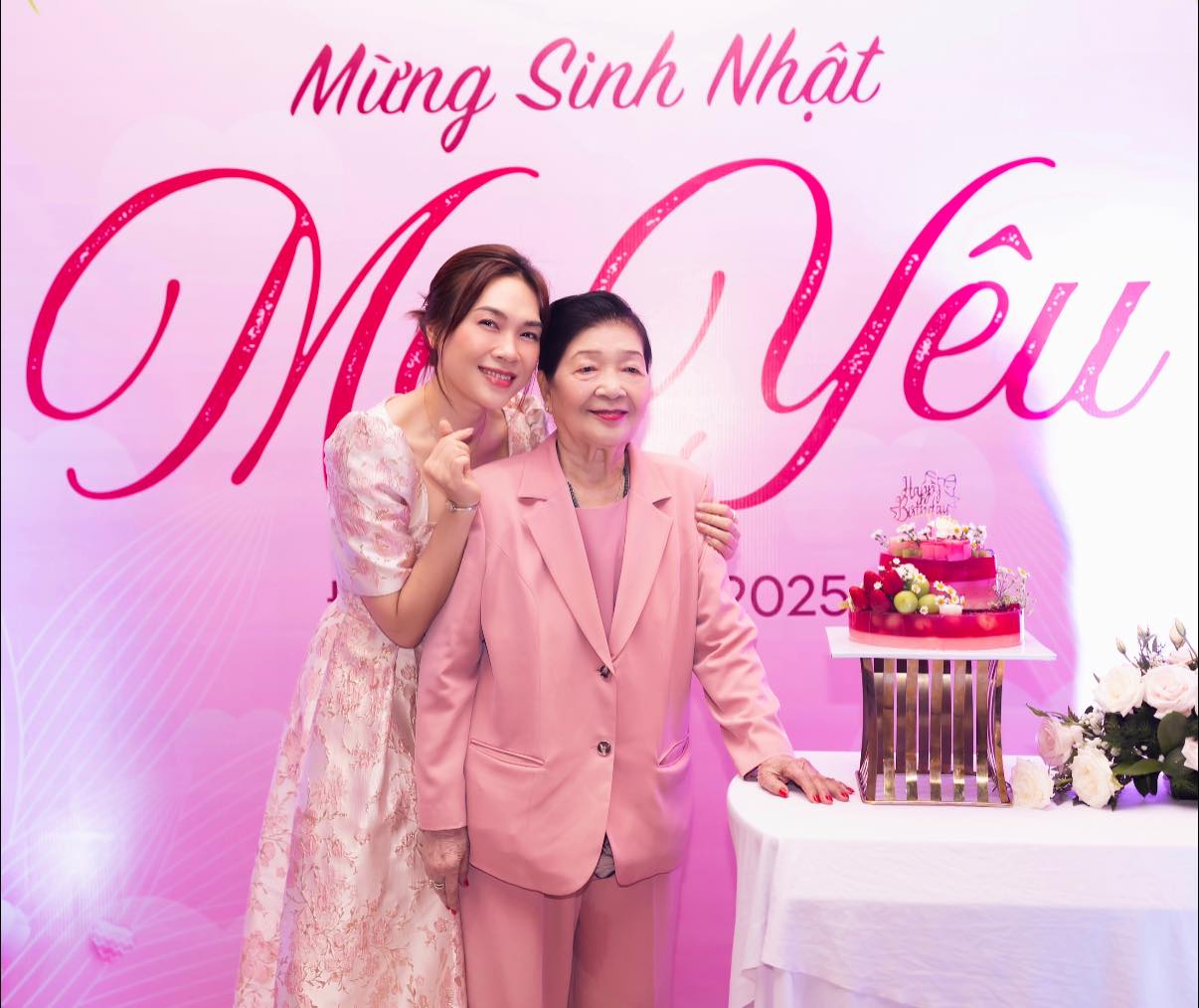 Mỹ Tâm làm chuyện chẳng giống ai- Ảnh 5. Mỹ Tâm làm chuyện chẳng giống ai- Ảnh 5.